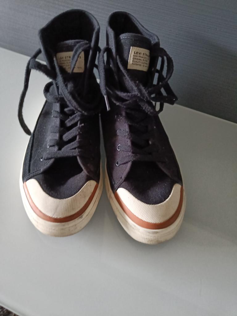zwarte hoge levi s strauss canvas sneakers, Vêtements | Hommes, Chaussures, Levi's, Comme neuf, Enlèvement, Baskets