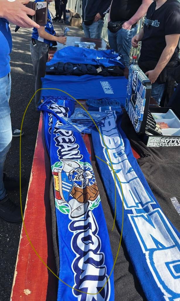 GEZOCHT ‼️‼️ Krc genk Tribune zuid sjaal, Ophalen of Verzenden, Zo goed als nieuw