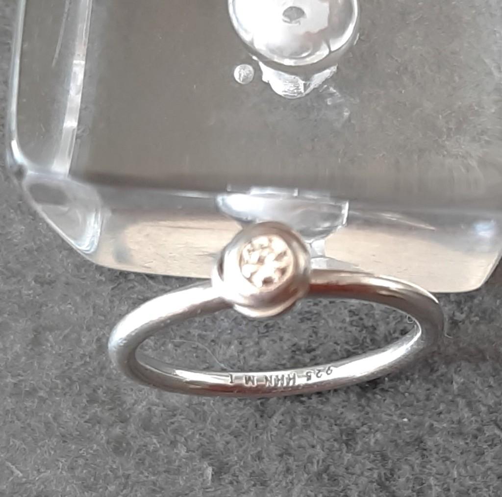 Te koop: Mooie zilveren ring van "Pandora" met strass., Handtassen en Accessoires, Ringen, Ophalen, Zo goed als nieuw, Dame, Zilver
