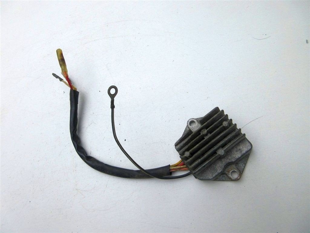 Suzuki GS550 spanningsregelaar RS2142 GS 550 D gelijkrichter, Enlèvement ou Envoi, Utilisé