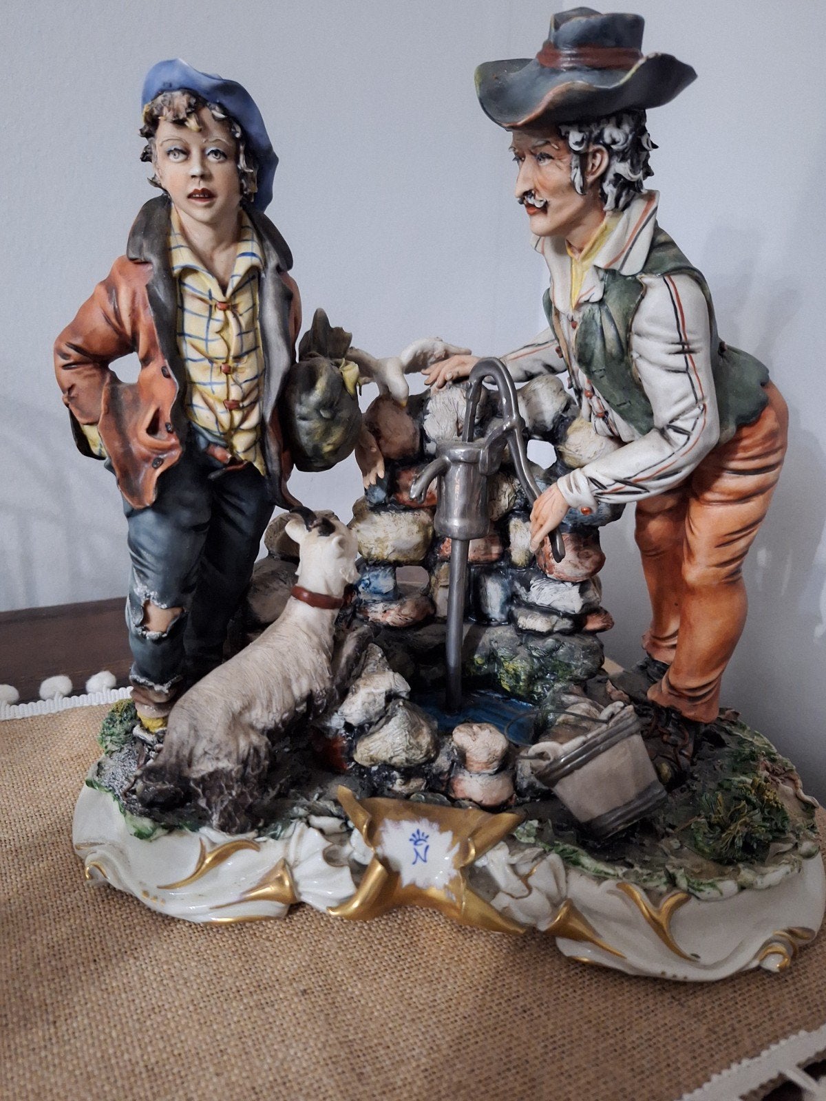 Italiaans porseleinen beeldje, Ophalen