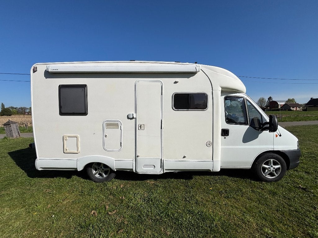Joli MC Louis compact sur base Fiat Ducato pour 4 personnes, Jusqu'à 4, Auvent, Siège standard, Fiat