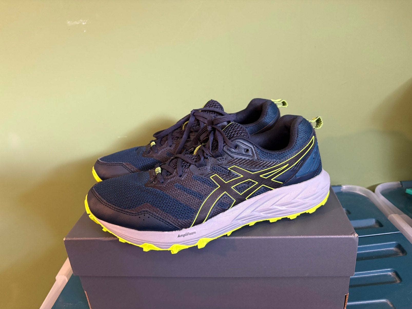 Chaussures ASICS tres bon état taille 43.5, Sports & Fitness, Enlèvement ou Envoi, Comme neuf, Asics