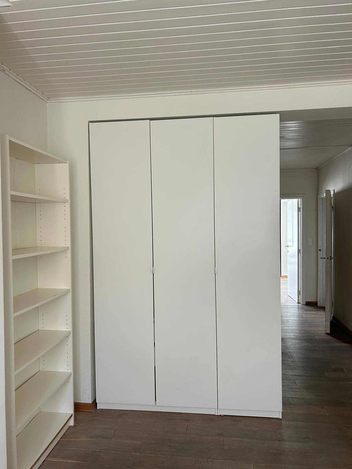 Grote witte kleerkast, 200 cm of meer, 150 tot 200 cm, Zo goed als nieuw, 50 tot 75 cm