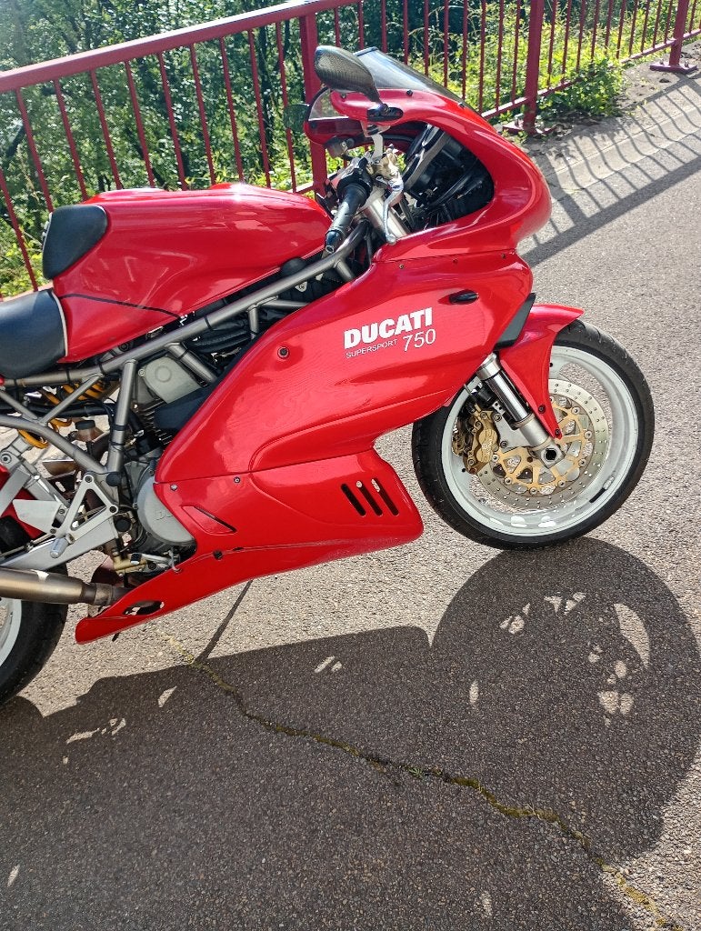 DUCATI 750 SSIE 2001, Motos, Motos | Ducati, 750 cm³, Plus de 35 kW, Échappement sport, 2 cylindres
