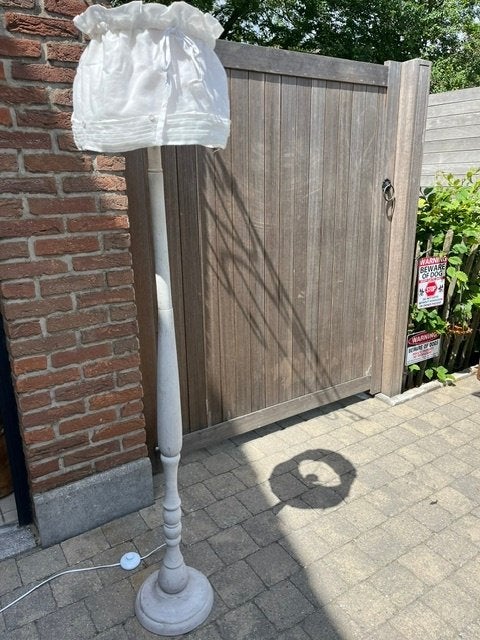 Staande houten vloerlamp landelijk / incl. romantisch kap, Huis en Inrichting, Ophalen, 150 tot 200 cm, Hout, Landelijk