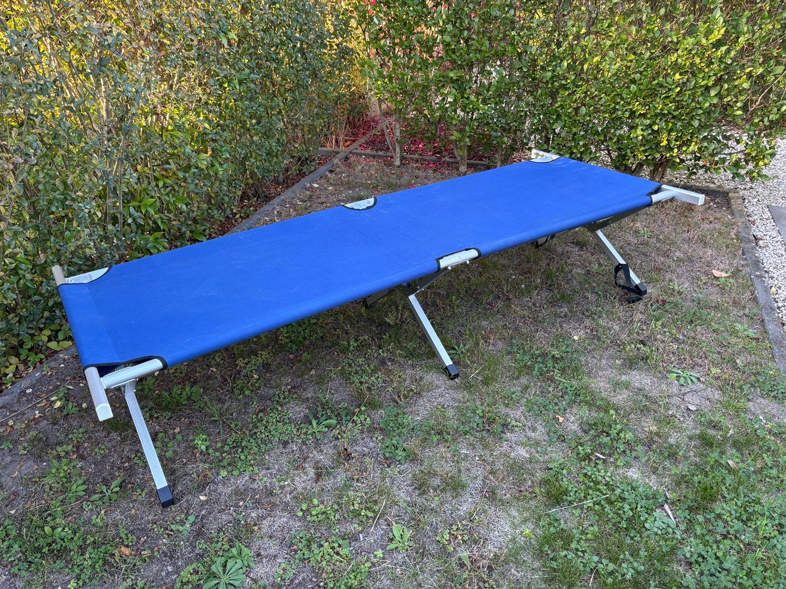 Veldbed - kampeerbed, Caravans en Kamperen, Ophalen of Verzenden, Gebruikt, Campingmeubel-accessoire