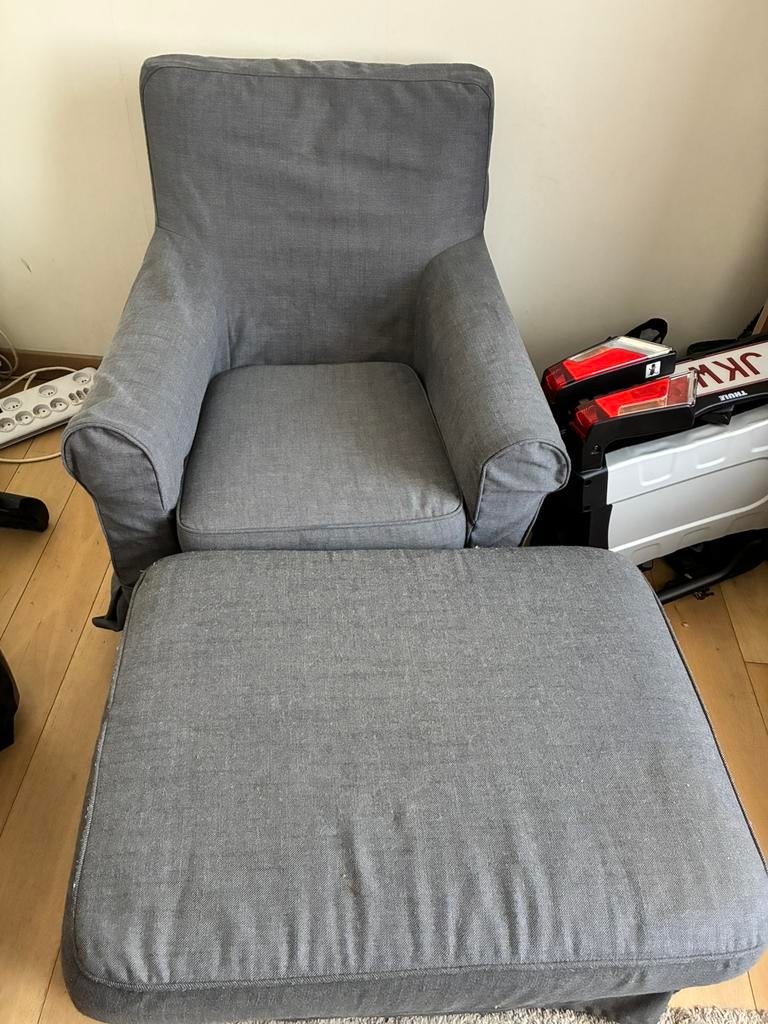 Ektorp fauteuil en poef np € 300, Ophalen, Zo goed als nieuw