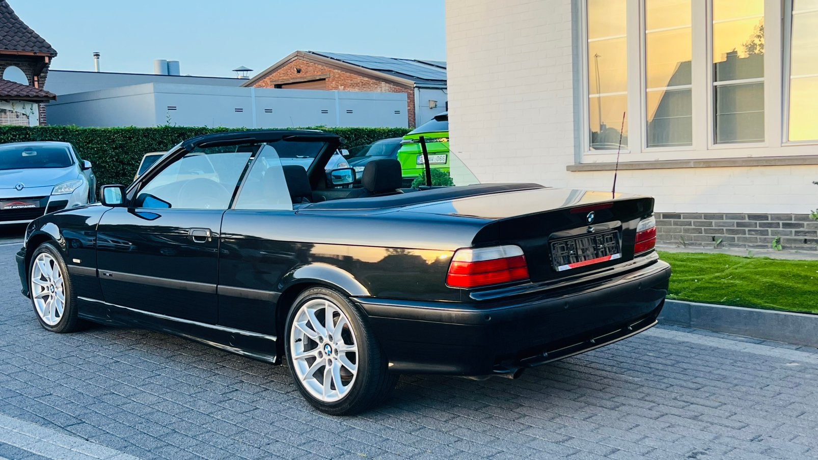 BMW 320i * CABRIO * M PAKKET * 6 CILINDERS, Autos, 110 kW, Entreprise, Cabriolet, Boîte manuelle