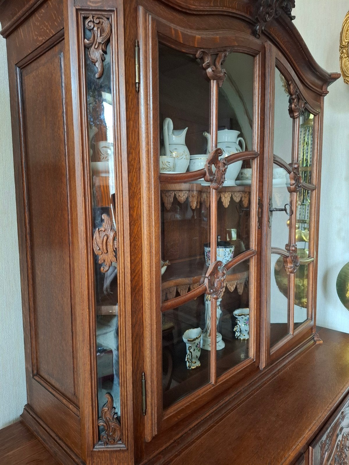 Vitrine kast  luikse, Ophalen