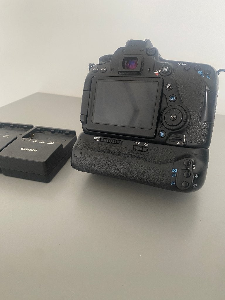 Canon 80D + BG e14, Audio, Tv en Foto, Lensdop, Spiegelreflex, Canon, Ingebouwde flitser