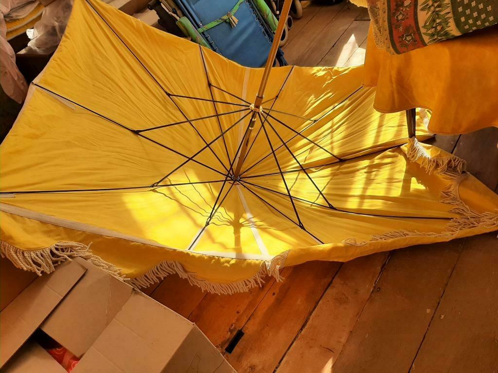 grand parasol rectangulaire 2m sur1,5 m jaune avec franges, Enlèvement, Utilisé