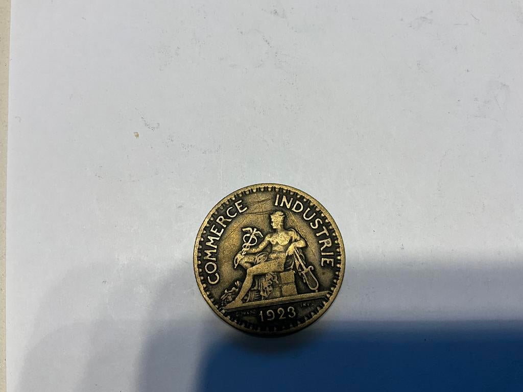 Deze munt is een Franse 2-franc munt uit 1923,, Enlèvement ou Envoi