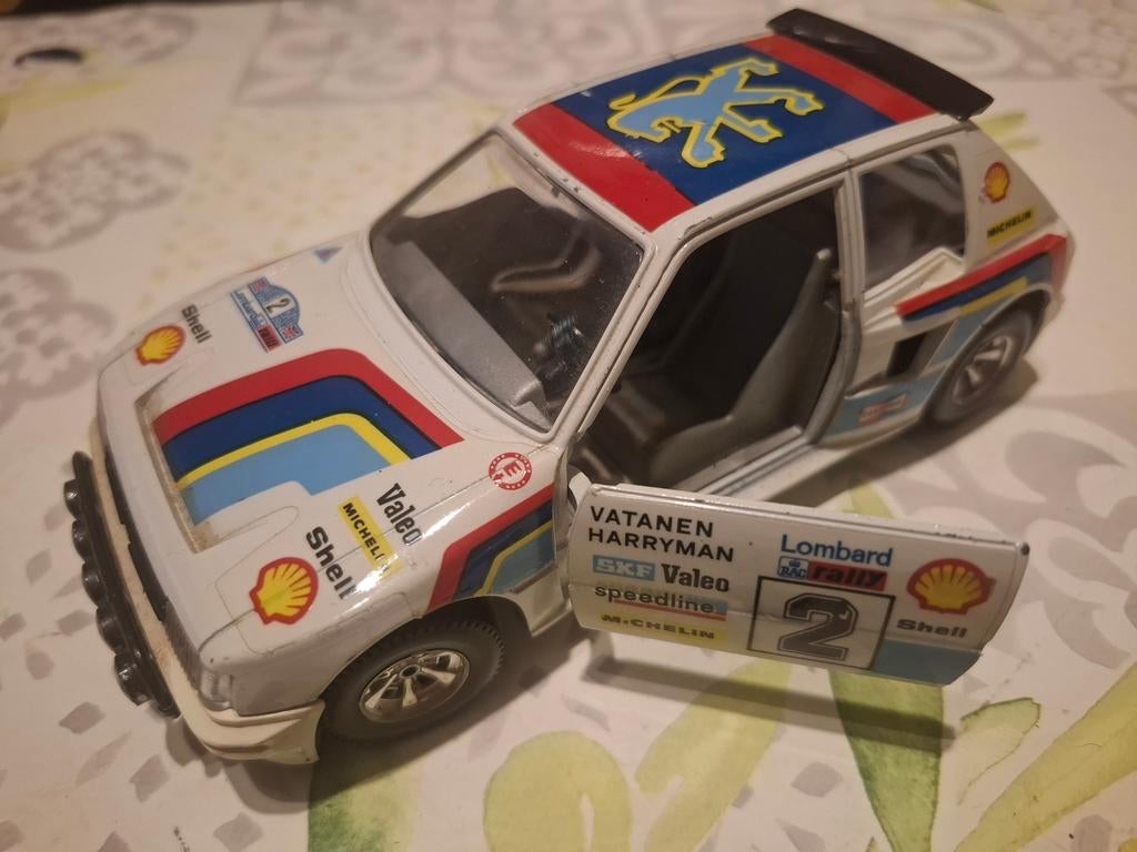 Peugeot 205 turbo 16 1/24 burago, Ophalen of Verzenden, Burago