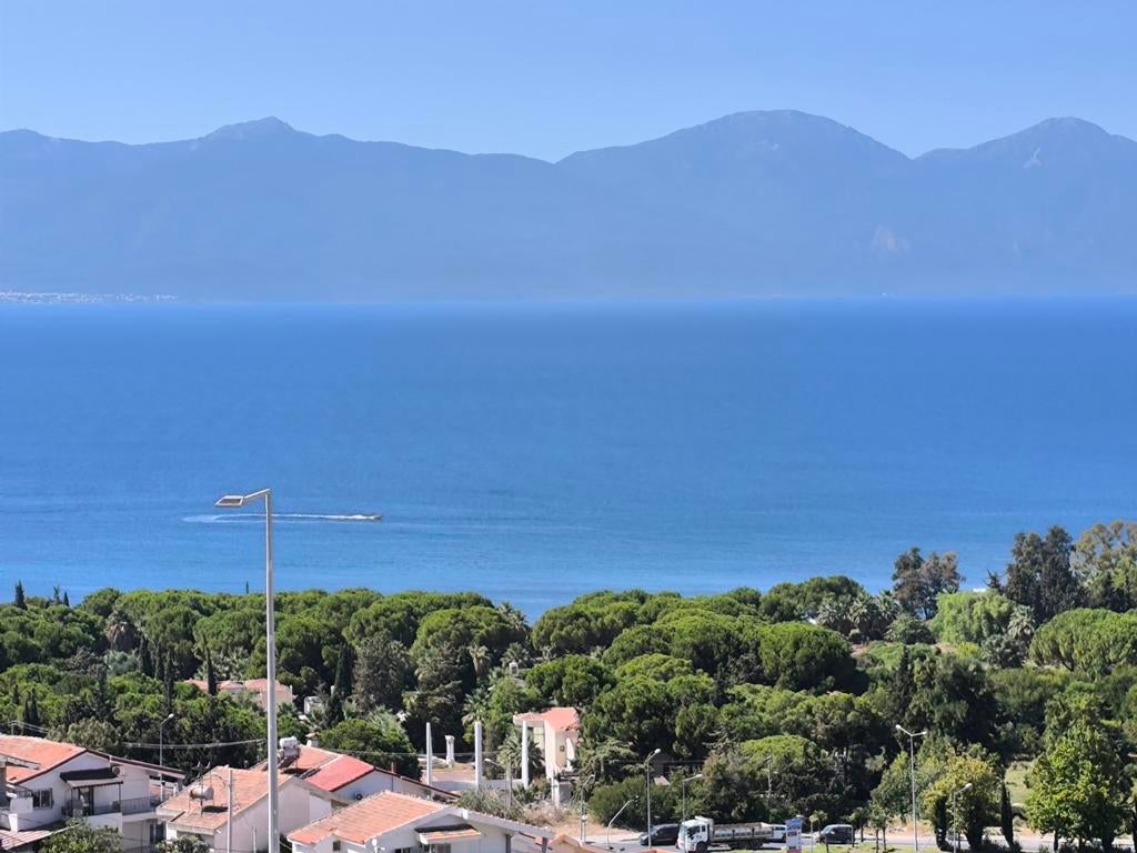 Appartements 2+1 avec vue sur la mer à vendre à Kuşadası., 2 kamers, 125 m², Stad, Appartement