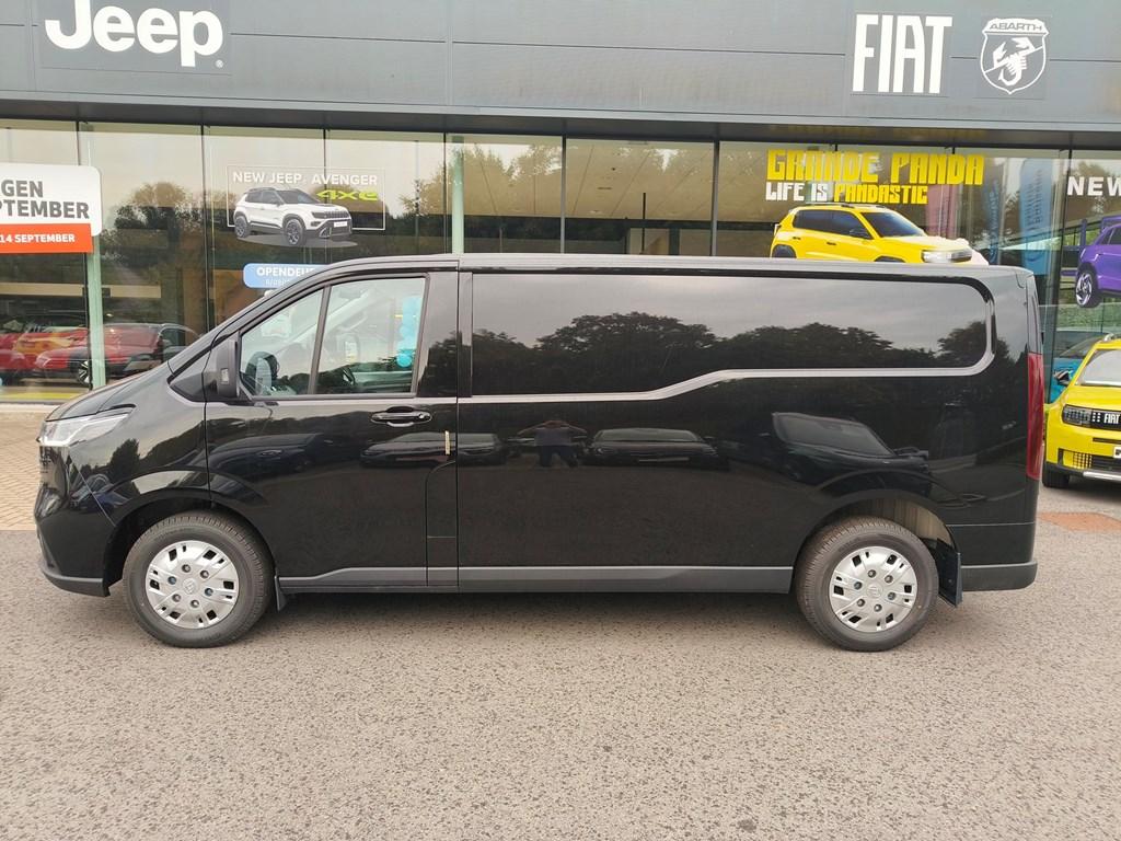 Maxus Deliver7 2.0D L2H1LUXURY * OPSTAPTREDE * LAADBAKBESCH, Autos, Autos Autre, Achat, Euro 6, Boîte manuelle, Noir