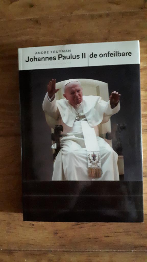 Boek "Johannes Paulus 2 de onfeilbare", Ophalen of Verzenden, Zo goed als nieuw, Zie beschrijving