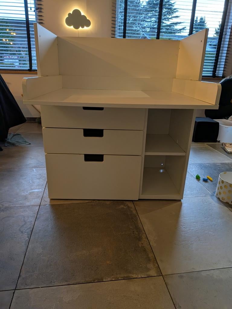 Verzorgingstafel / bureau ikea, Kinderen en Baby's, Kinderkamer | Commodes en Kasten, Ophalen