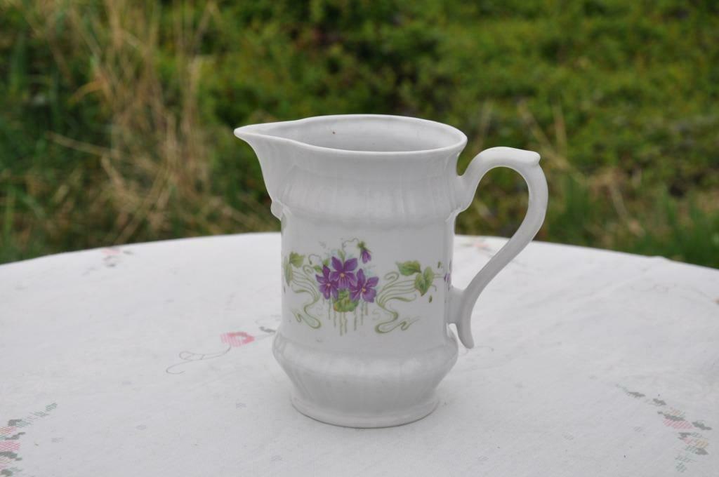 §  pot au lait porcelaine decor violette, Antiquités & Art, Enlèvement ou Envoi