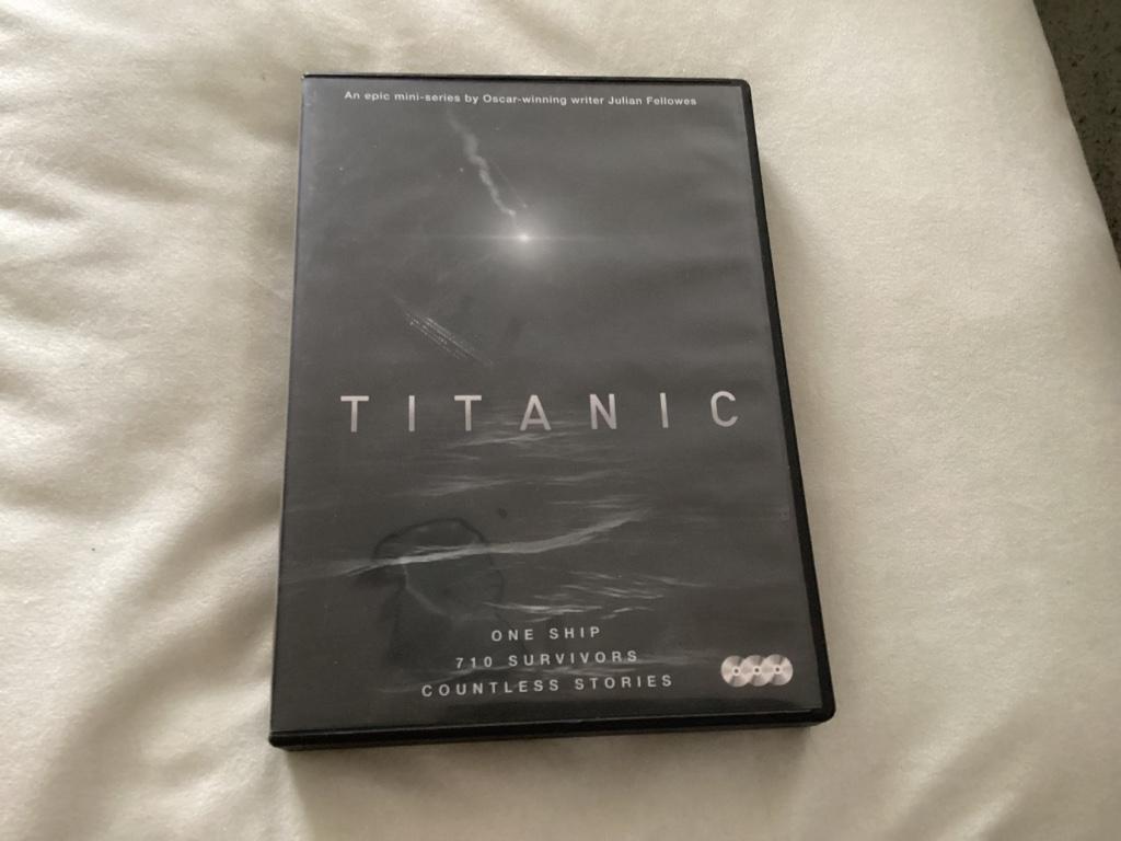 Titanic - One Ship -710 Survivors-Countless Stories, Enlèvement ou Envoi, Coffret