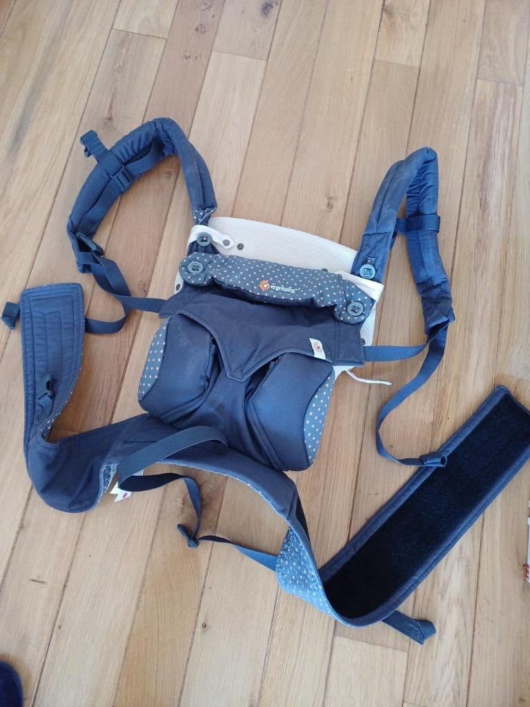 Porte bébé ergobaby avec coussin réhausseur et réducteur, Enfants & Bébés, Autres marques, Porte-bébé, Enlèvement ou Envoi, Ventre