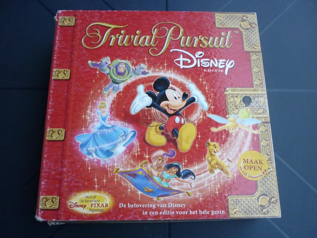 Bordspel - Trivial Pursuit disney editie rode doos, Vijf spelers of meer, Ophalen of Verzenden, Gebruikt
