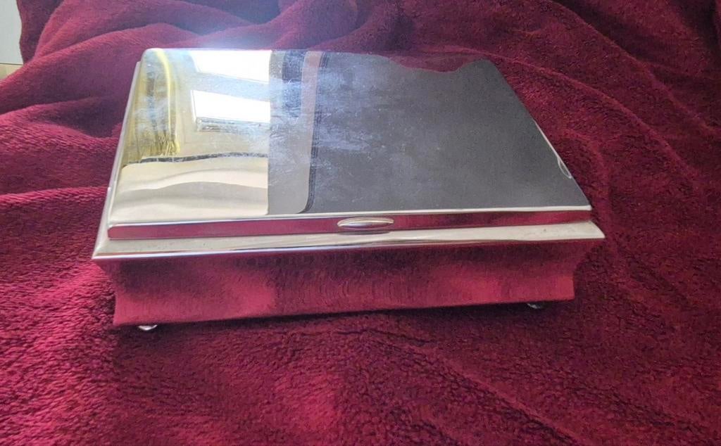 Boite à cigarette argenté., Ophalen