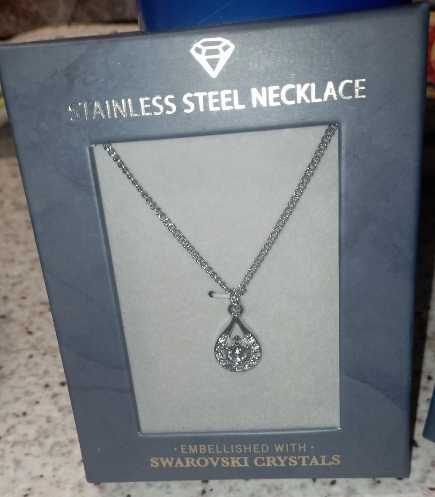 Jolie collier Swarovski neuve, Enlèvement ou Envoi, Neuf