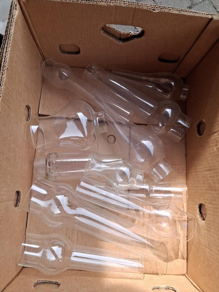Lunettes pour lampes à huile., Enlèvement