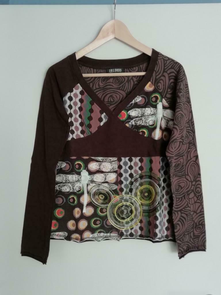Bruin shirt met V-hals, lange mouwen en leuke print, Kleding | Dames, Maat 38/40 (M), Bruin, 101 IDEES, Ophalen of Verzenden