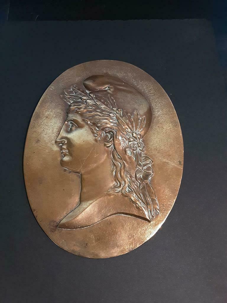 Bas-relief en bronze signé G. Moreau profil de Marianne 19èm, Enlèvement ou Envoi, Bronze