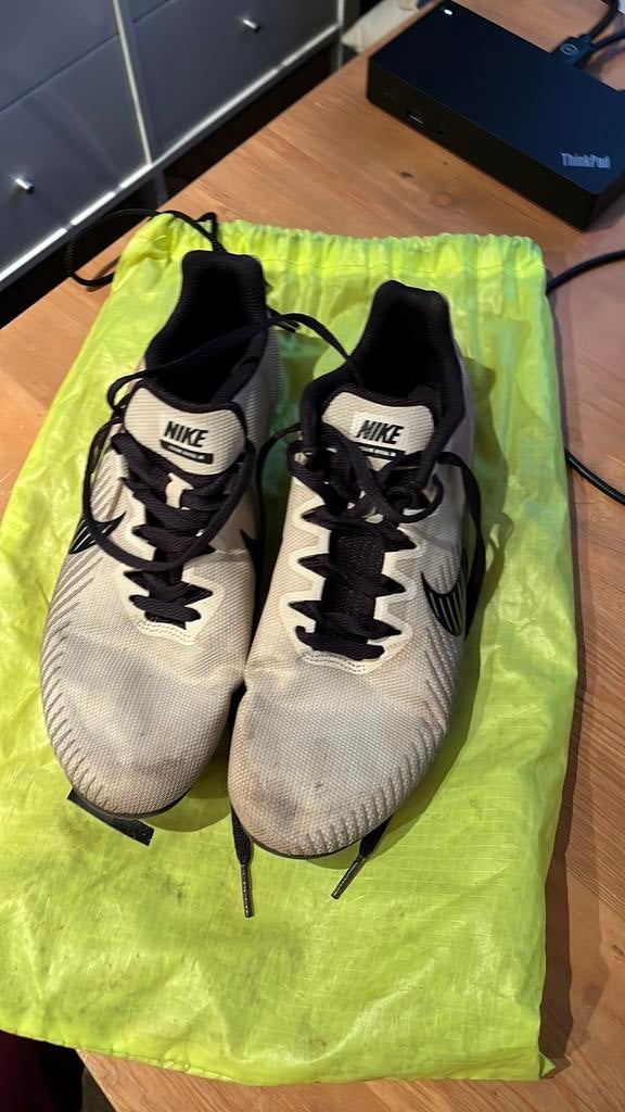Nike spikes, Sport en Fitness, Ophalen, Gebruikt