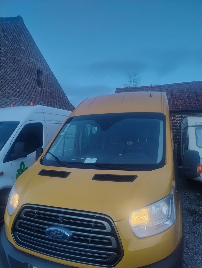 Ford transit 2017 105000 km, Auto's, Bestelwagens en Lichte vracht, Ford, Parkeersensor, Te koop, Euro 6