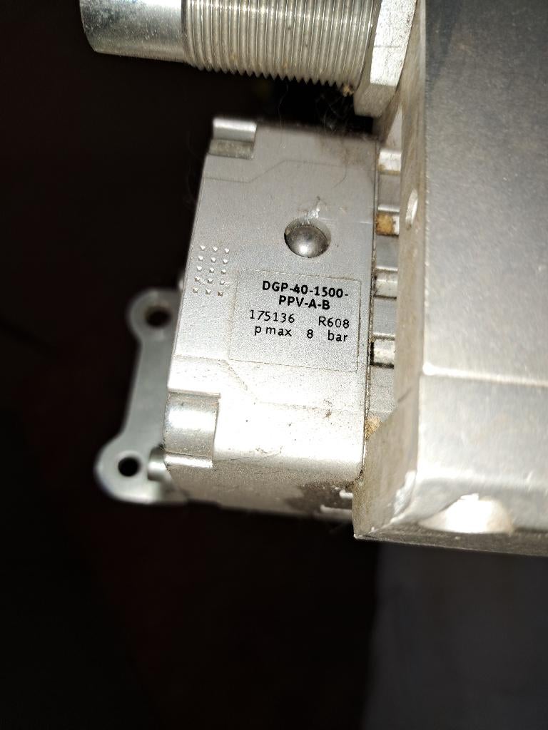 Vérin pneumatique Festo, Enlèvement, Comme neuf