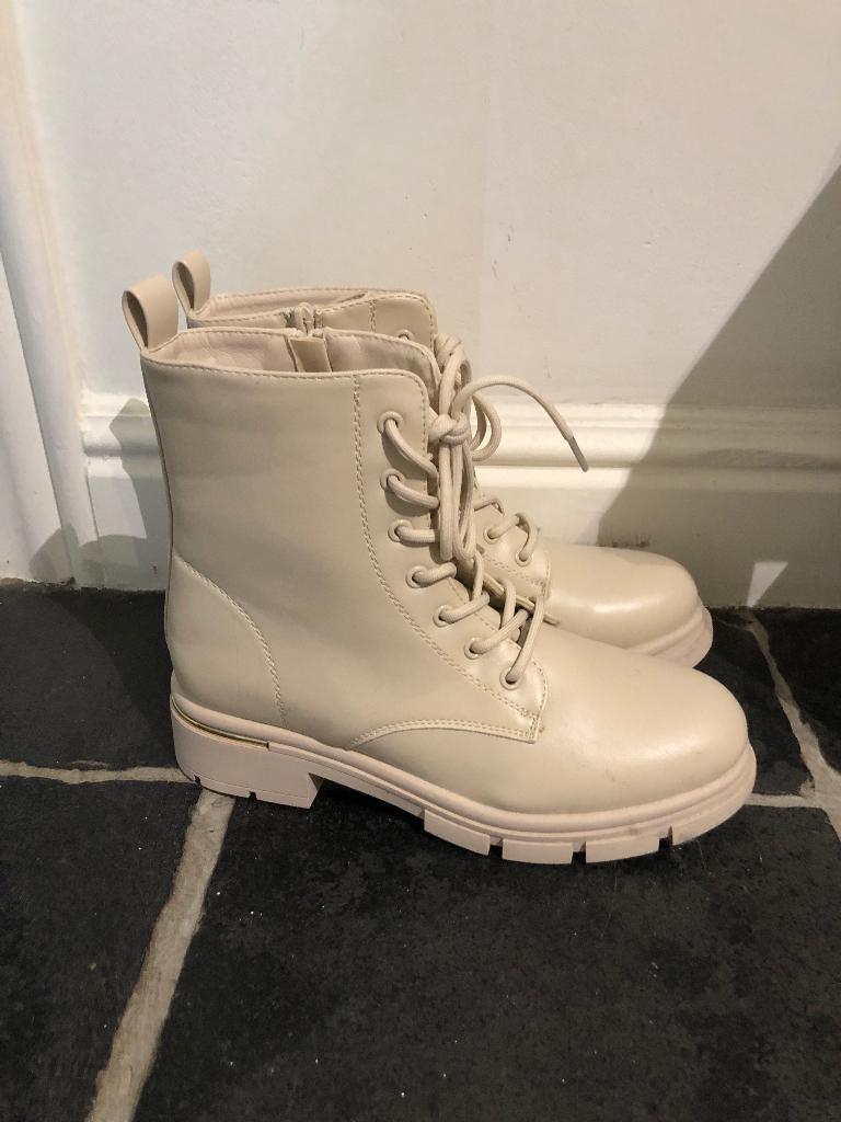 Nieuwe laarzen maat 39, Kleding | Dames, Schoenen, Ophalen, Beige, Lage of Enkellaarzen, Nieuw