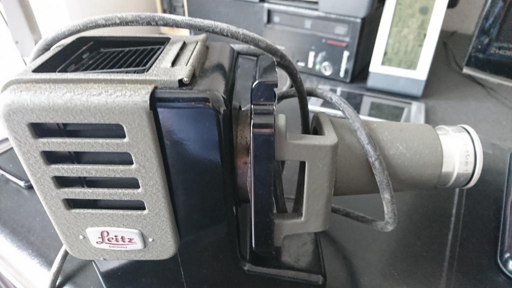 Très ancien projecteur LEITZ avec valisette de transport, TV, Hi-fi & Vidéo, Projecteurs dias, Enlèvement