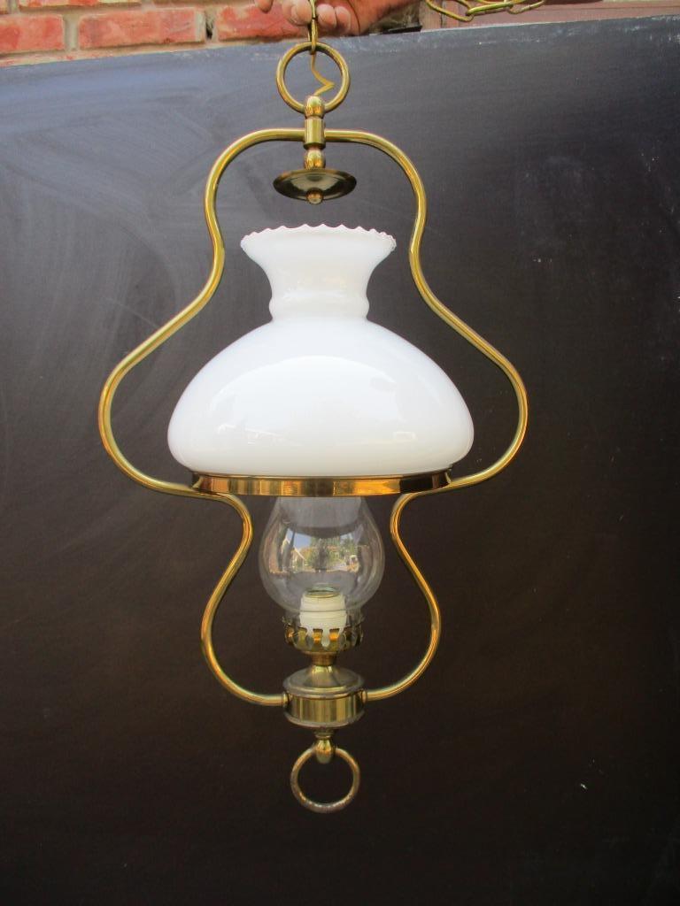 luster met glazen melkkap en olielamp kapje , vintage, Antiek en Kunst, Ophalen of Verzenden