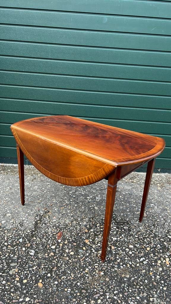 Heldense mahonie hangoren tafel, Ophalen