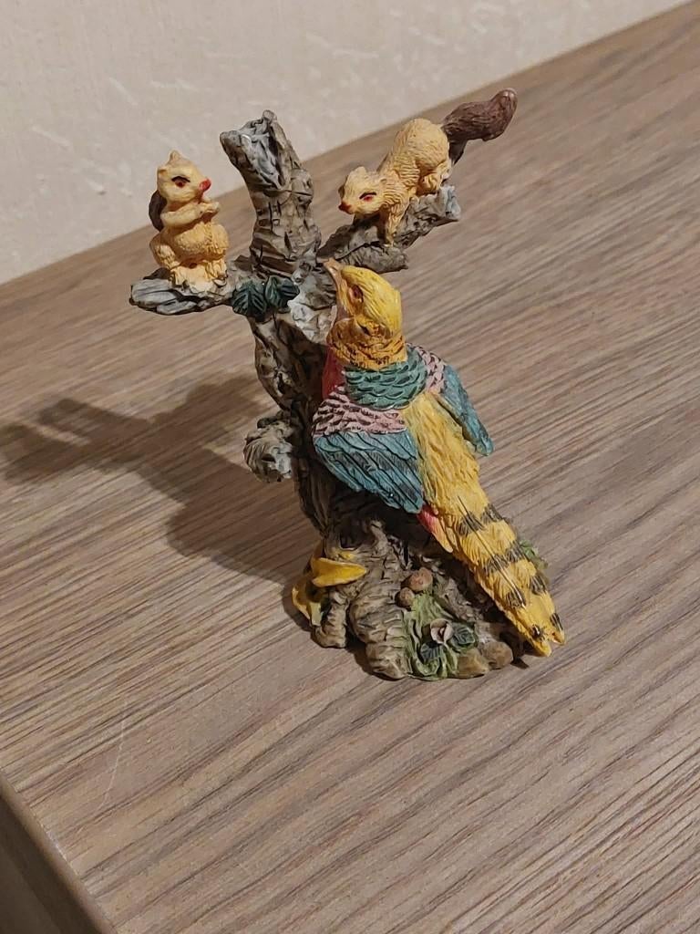 Decoratief beeldje : vogel met 2 eekhoorns, Envoi, Comme neuf, Animal