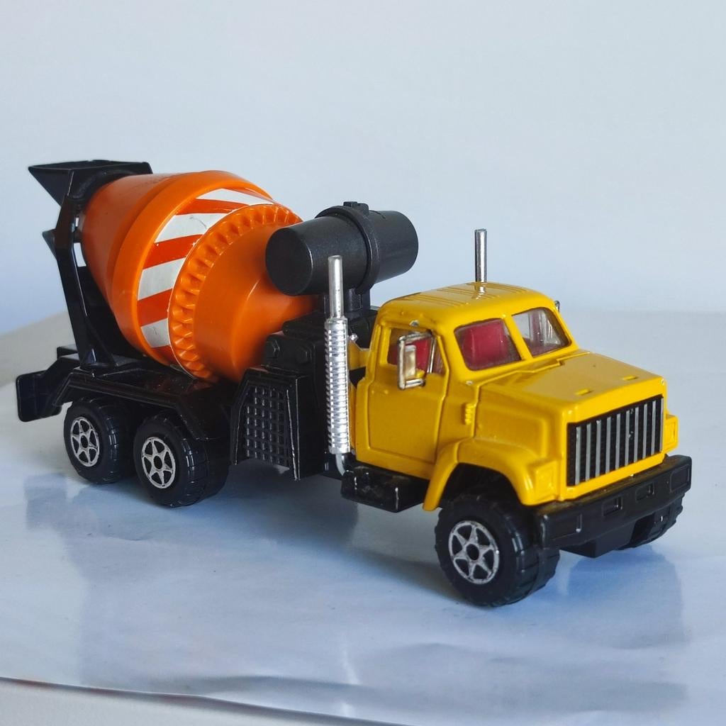 Camion bétonnière miniature Majorette, Envoi, Comme neuf