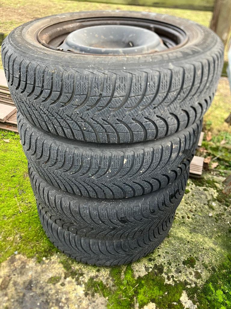 Pneus d'hiver sur jante métallique Michelin Alpin 185/65R15, Autos : Pièces & Accessoires, 15 pouces, Pneus et Jantes, Pneus hiver