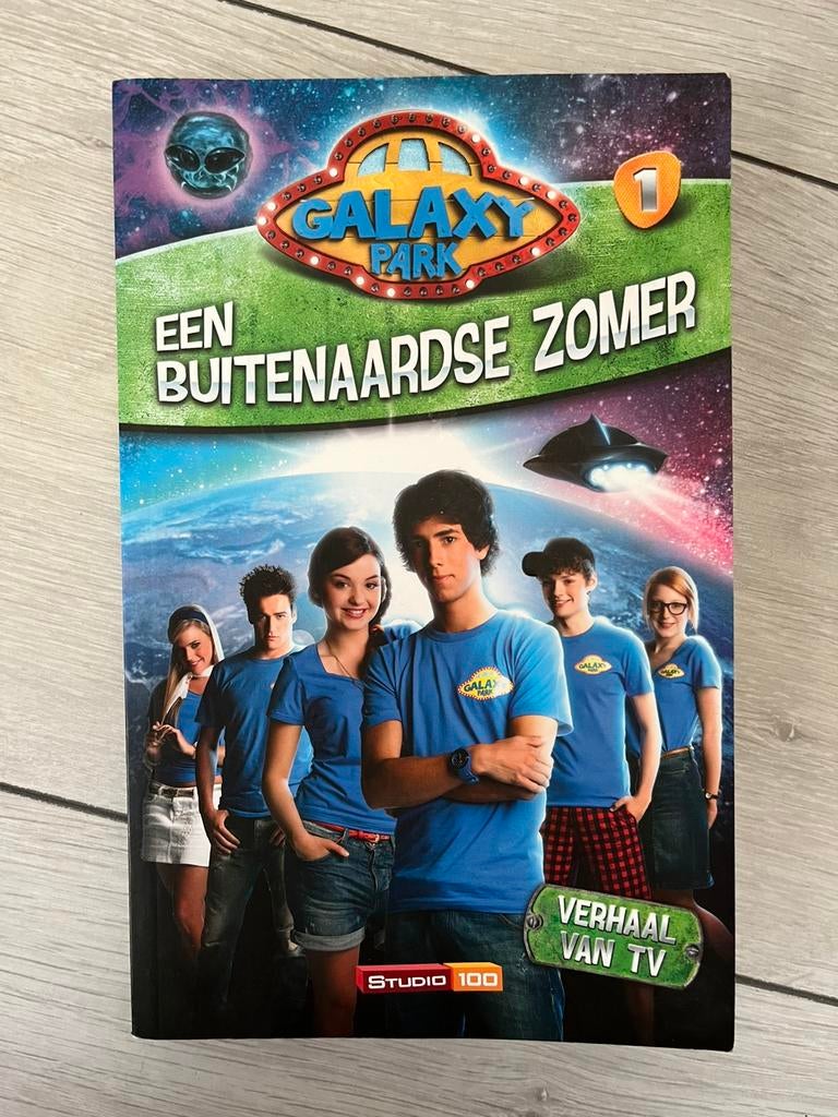 Een buitenaardse zomer - Galaxy Park - Studio 100, Boeken, Ophalen of Verzenden, Zo goed als nieuw