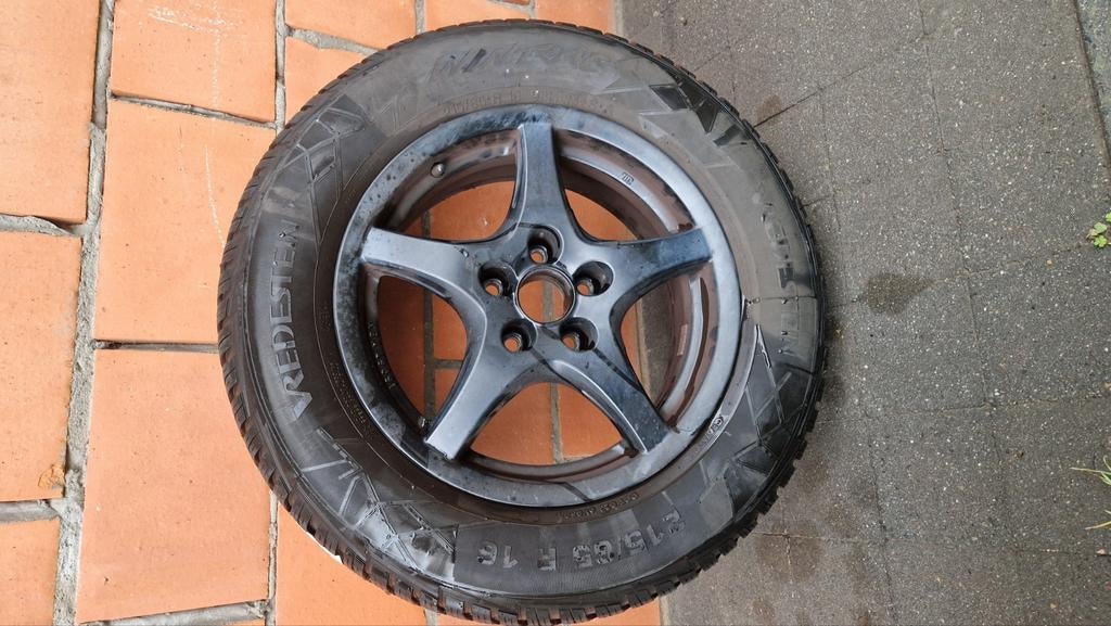 16" winterbanden VW TIGUAN, Auto-onderdelen, Banden en Velgen, Ophalen, Winterbanden