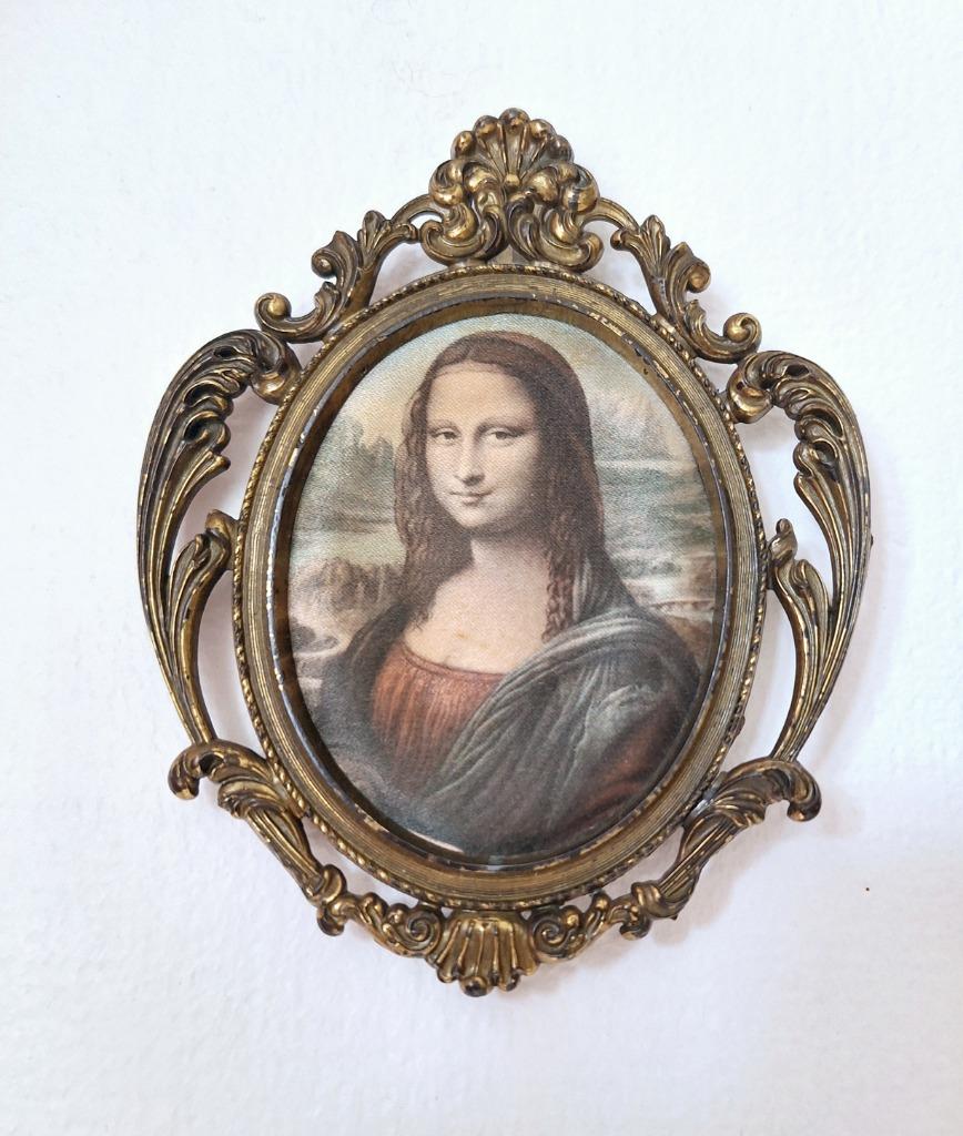 Antieke mini schilderijtje  op zijde Mona Lisa in kader,, Antiek en Kunst, Verzenden