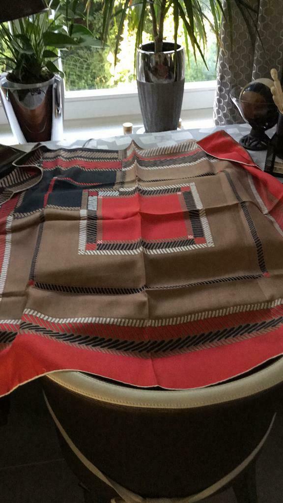 Foulard en soie roulé main Pierre Baccara, Enlèvement ou Envoi, Comme neuf, Écharpe