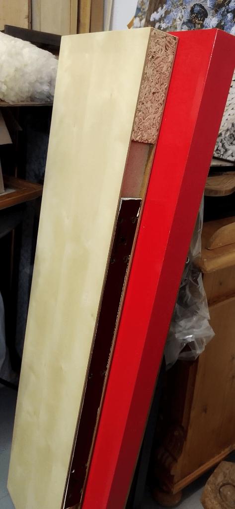 Te koop: 1 wandplank(ikea) rood met onzichtbare ophanging, Ophalen, Zo goed als nieuw
