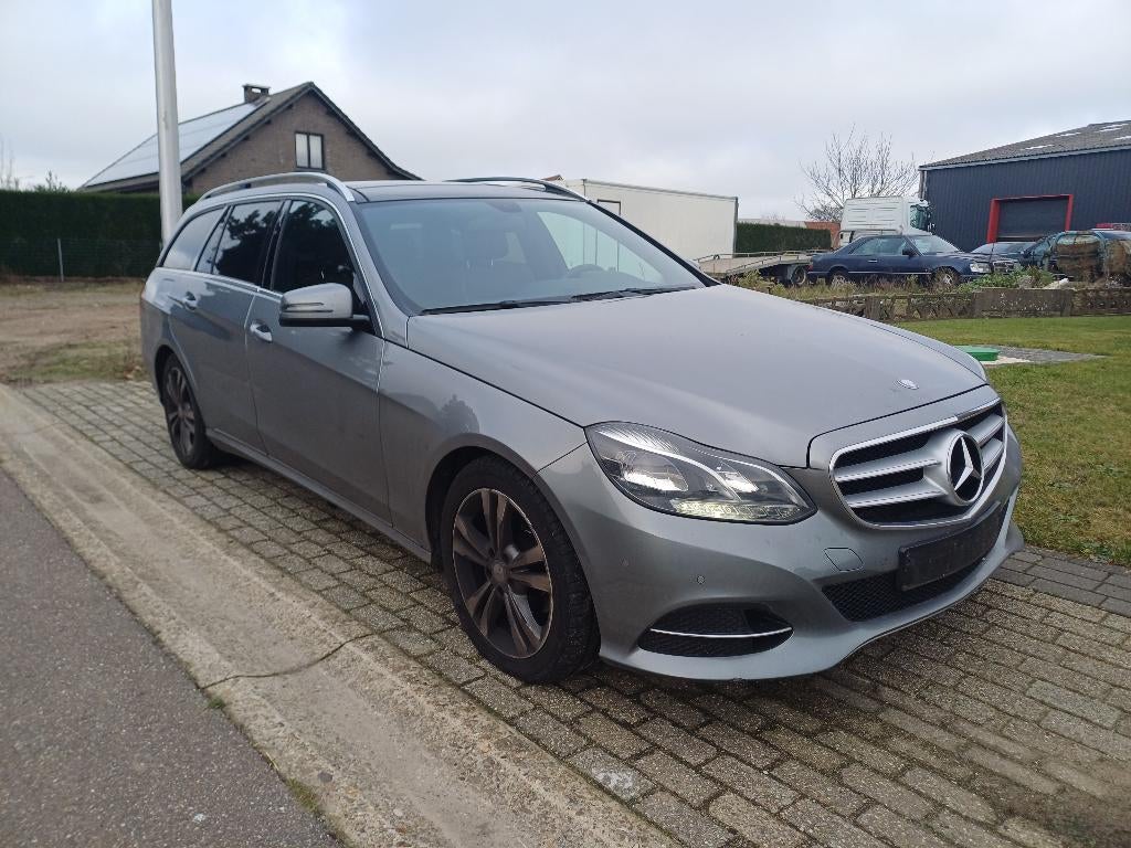 EXPORT Mercedes E220 T CDI (new engine and DPF), Auto's, Mercedes-Benz, Automaat, Euro 5, Achterwielaandrijving, Zwart