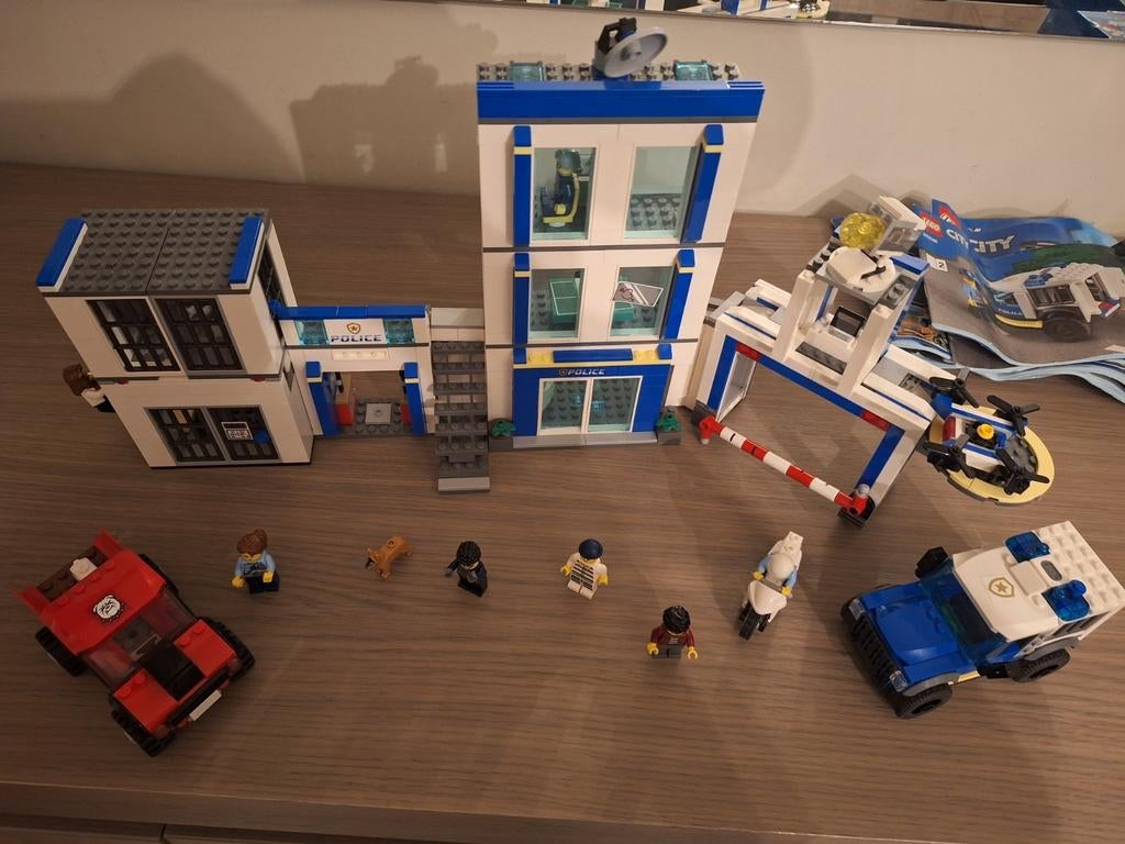 Lego city politiekantoor nr. 60246, Kinderen en Baby's, Speelgoed | Duplo en Lego, Ophalen, Zo goed als nieuw, Lego