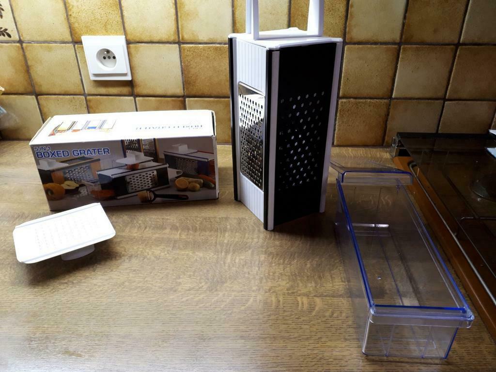 4 verschillende raspen in 1 met opvangbakje, Huis en Inrichting, Ophalen of Verzenden, Nieuw
