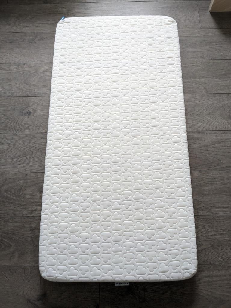 Aerosleep matras + matrasbeschermer 60x120cm, Ophalen, Zo goed als nieuw